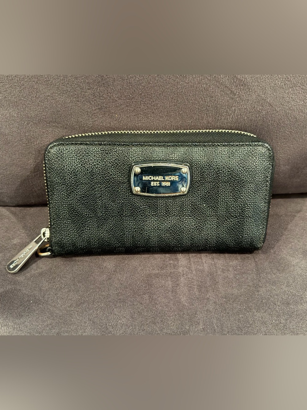 Michael Kors Jet Set Travel leather continental wallet with a silver-toned metal